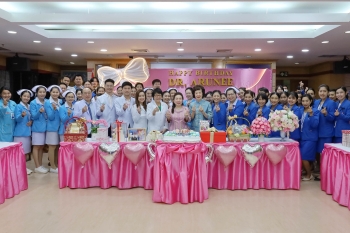 อวยพรวันเกิด ดร.อรุณี ฉัตรไพฑูรย์ ผู้อำนวยการโรงพยาบาลเอกอุดร