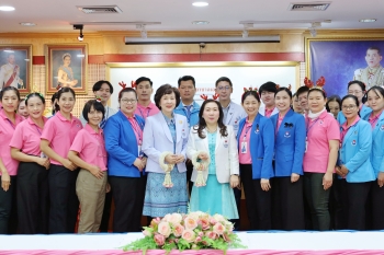 ขอพรผู้บริหารโรงพยาบาลเอกอุดรในเทศกาลต้อนรับปีใหม่ ปีพุทธศักราช 2569