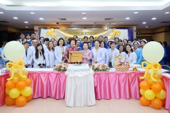 อวยพรวันเกิด ทพญ.วารุณี ฉัตรไพฑูรย์ รองประธานกรรมการการแพทย์โรงพยาบาลเอกอุดร